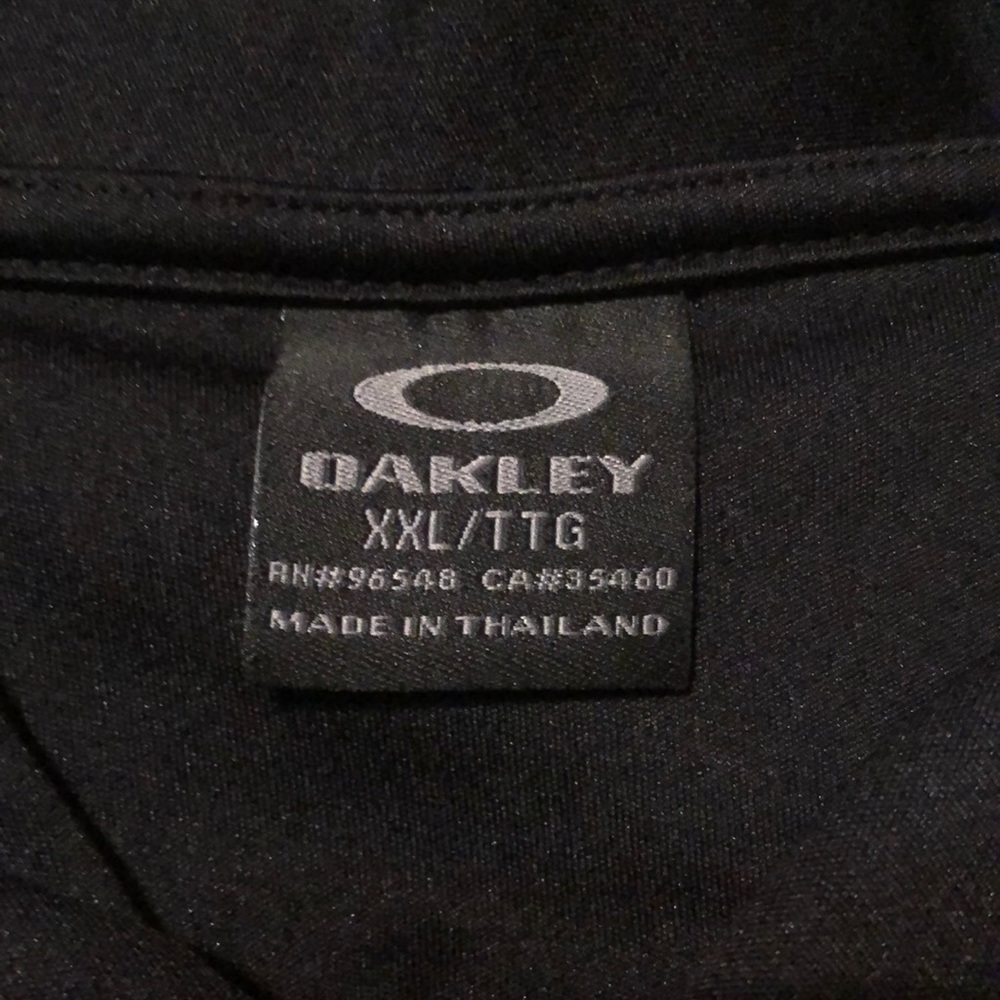 Oakley XXL Pirelli team polo in black. Quick Dry material. Cool wearing.